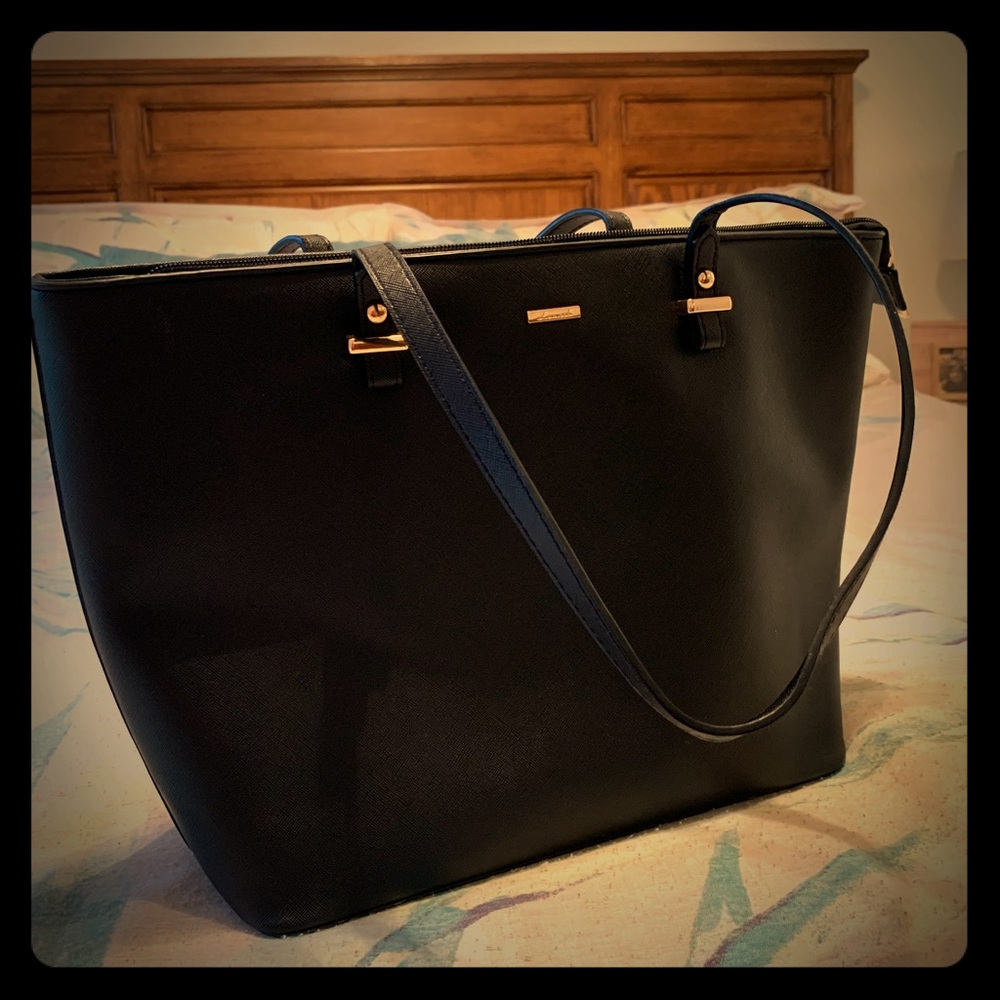 Black handbag 👜